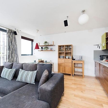 Stylish 2 Bedroom Flat With Balcony In London Eksteriør bilde
