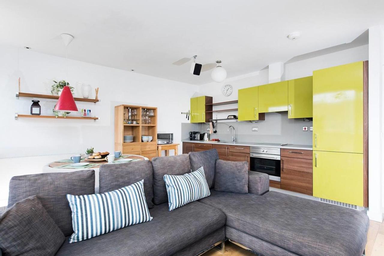 Stylish 2 Bedroom Flat With Balcony In London Eksteriør bilde
