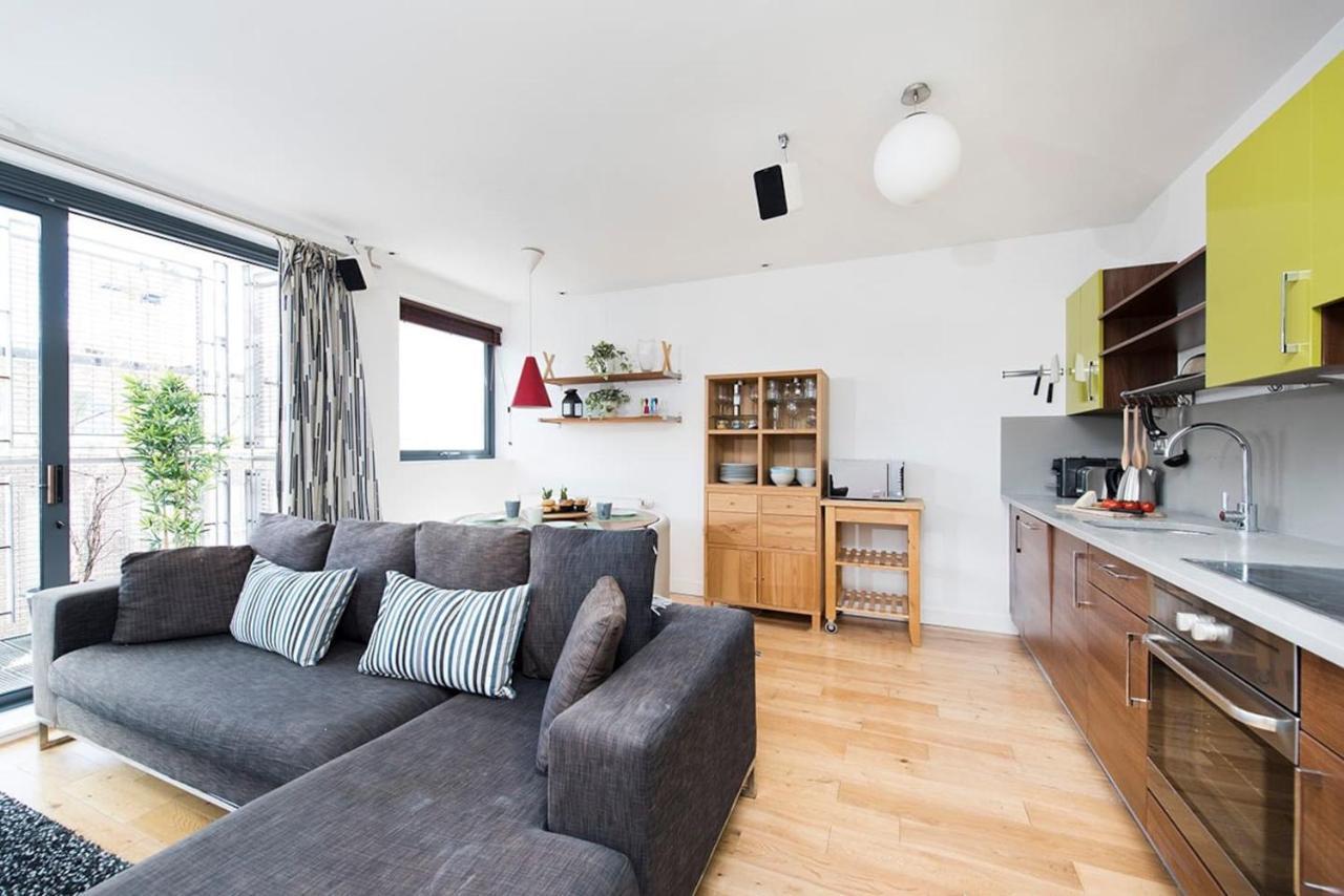 Stylish 2 Bedroom Flat With Balcony In London Eksteriør bilde