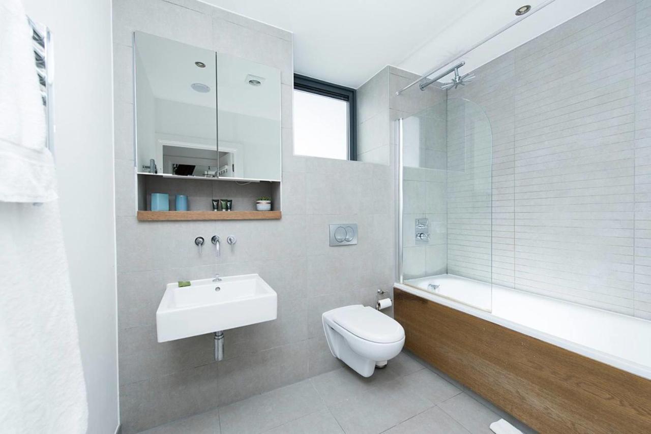 Stylish 2 Bedroom Flat With Balcony In London Eksteriør bilde