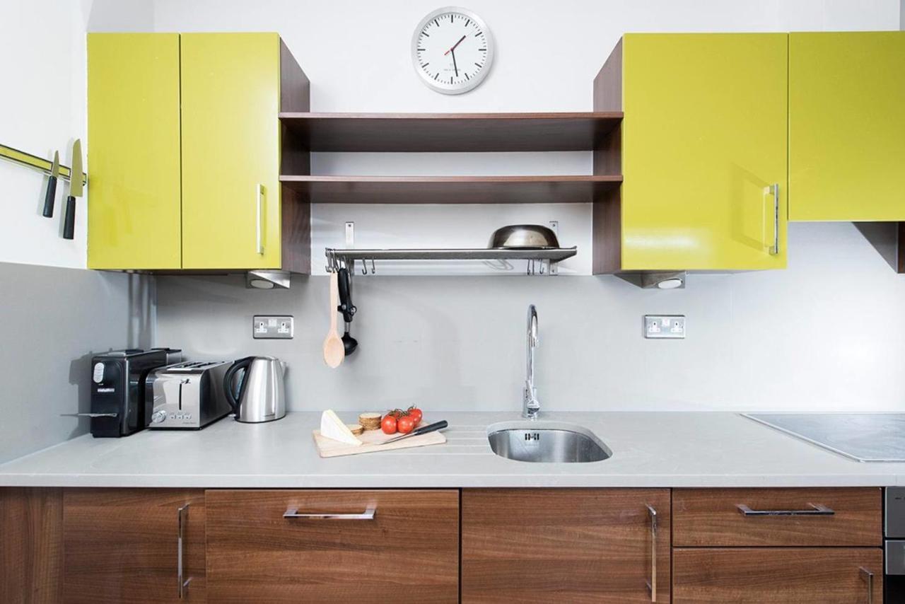 Stylish 2 Bedroom Flat With Balcony In London Eksteriør bilde