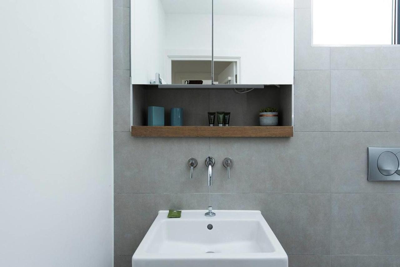Stylish 2 Bedroom Flat With Balcony In London Eksteriør bilde