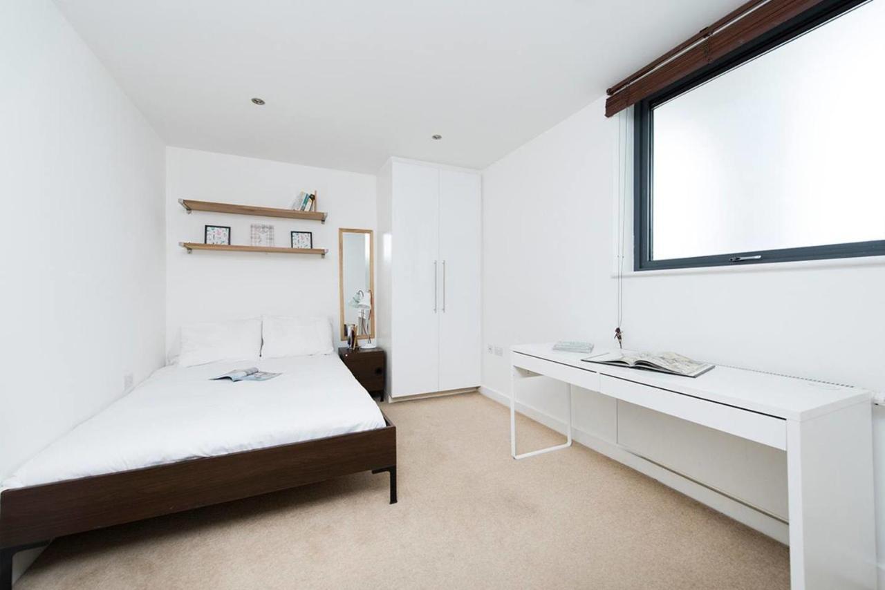Stylish 2 Bedroom Flat With Balcony In London Eksteriør bilde