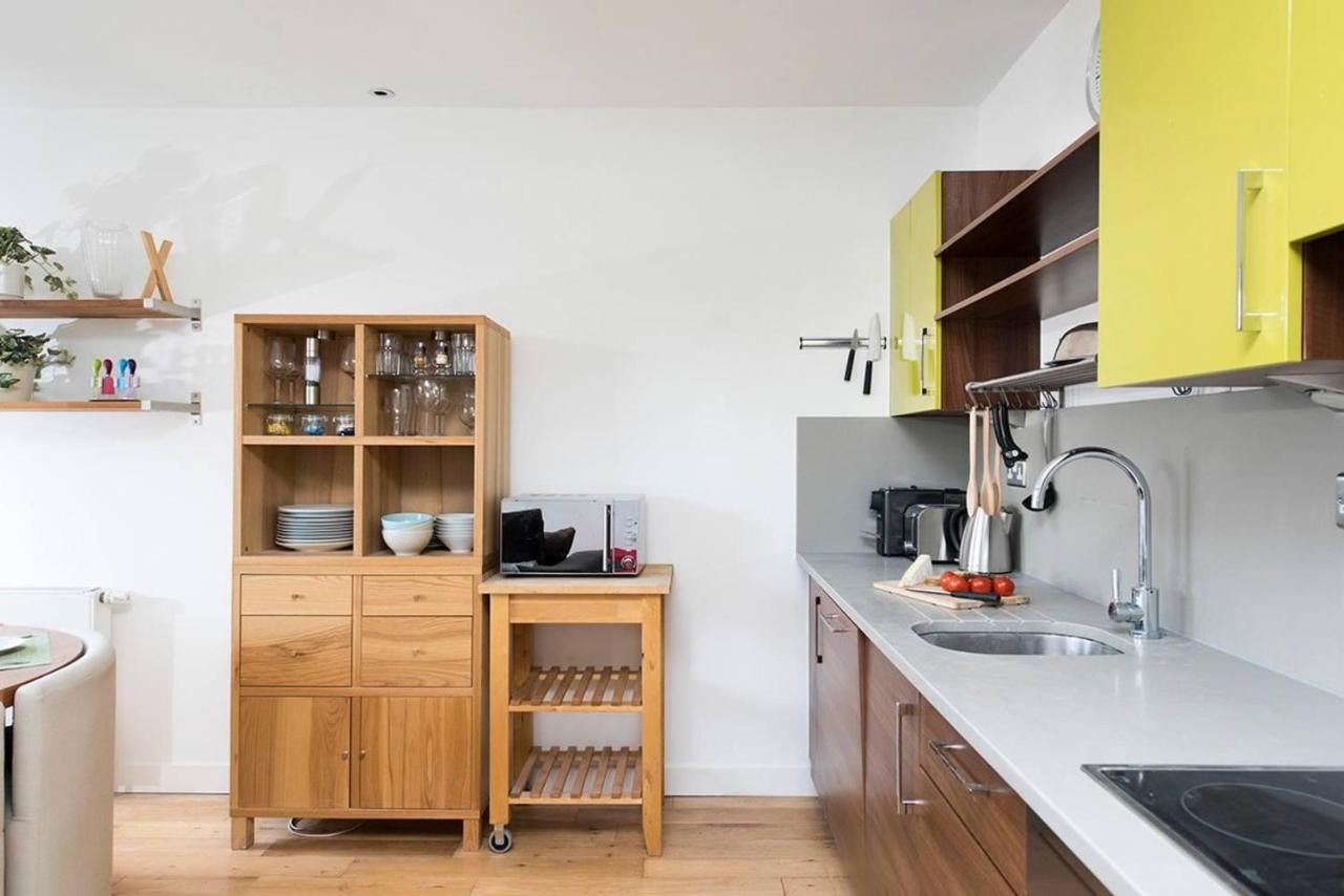 Stylish 2 Bedroom Flat With Balcony In London Eksteriør bilde
