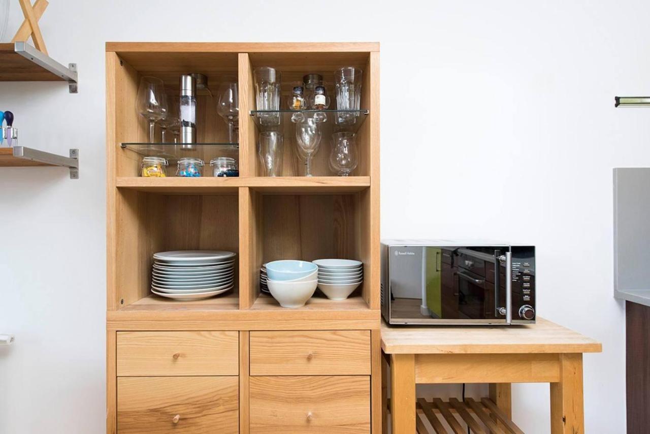 Stylish 2 Bedroom Flat With Balcony In London Eksteriør bilde